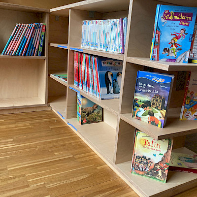 neus Bücherregal - Danke Elternverein
