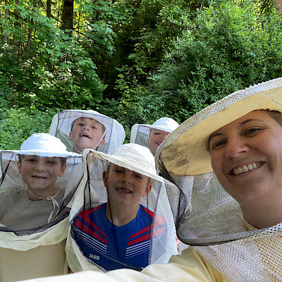 Besuch beim Bienenstock